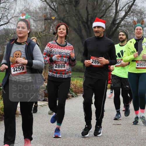 08.12.2024 - St. Pauli X-Mass-Run No. 14 Strokosch-Dieckow http://msf.ph/oto/7502460 08.12.2024 09:54:19 Laufen 14, 257, 3257, 1, 3259, 14, 2889, 289, 904, 2903, 2043 meine-sportfotos.de