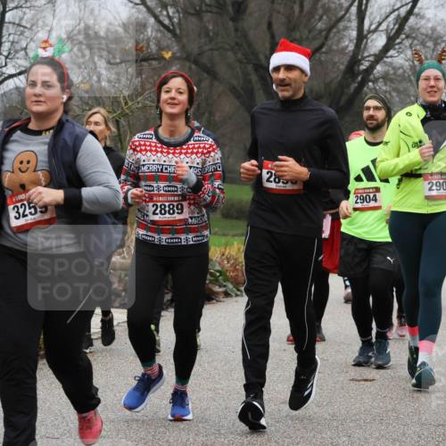 08.12.2024 - St. Pauli X-Mass-Run No. 14 Strokosch-Dieckow http://msf.ph/oto/7502464 08.12.2024 09:54:19 Laufen 3259, 14, 2889, 285, 2904, 2903, 2043 meine-sportfotos.de