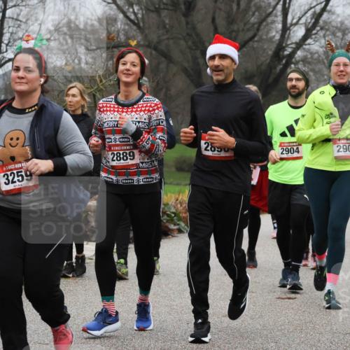 08.12.2024 - St. Pauli X-Mass-Run No. 14 Strokosch-Dieckow http://msf.ph/oto/7502466 08.12.2024 09:54:19 Laufen 2650, 3259, 14, 2889, 2904, 2903, 2043 meine-sportfotos.de