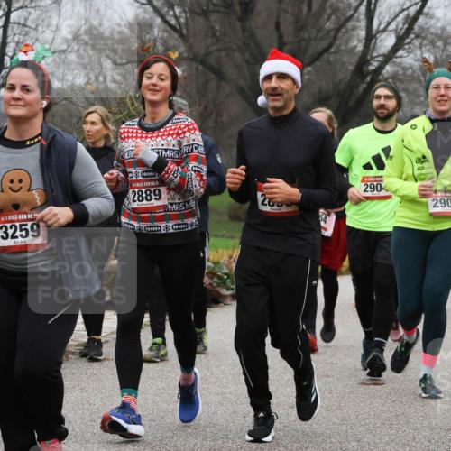 08.12.2024 - St. Pauli X-Mass-Run No. 14 Strokosch-Dieckow http://msf.ph/oto/7502467 08.12.2024 09:54:19 Laufen 3259, 14, 2889, 2904, 263, 2903, 2043 meine-sportfotos.de