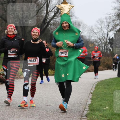 08.12.2024 - St. Pauli X-Mass-Run No. 14 Strokosch-Dieckow http://msf.ph/oto/7502471 08.12.2024 09:54:22 Laufen 1189, 1355, 1355, 14, 2042, 2042, 5, 14, 2043, 129 meine-sportfotos.de