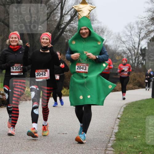 08.12.2024 - St. Pauli X-Mass-Run No. 14 Strokosch-Dieckow http://msf.ph/oto/7502473 08.12.2024 09:54:22 Laufen 1189, 1355, 1355, 14, 2042, 2042, 5, 4, 2043, 29 meine-sportfotos.de
