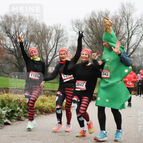 08.12.2024 - St. Pauli X-Mass-Run No. 14 Strokosch-Dieckow http://msf.ph/oto/7502488 08.12.2024 09:54:24 Laufen 1189, 133, 1355, 2042, 2042, 2043, 40, 165, 129 meine-sportfotos.de
