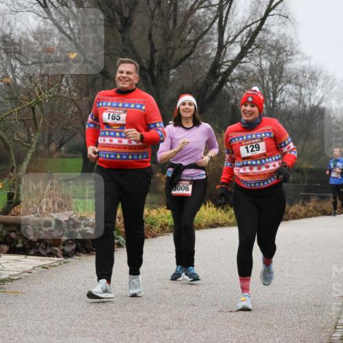 08.12.2024 - St. Pauli X-Mass-Run No. 14 Strokosch-Dieckow http://msf.ph/oto/7502498 08.12.2024 09:54:29 Laufen 165, 3006, 4163, 14, 129, 2894 meine-sportfotos.de