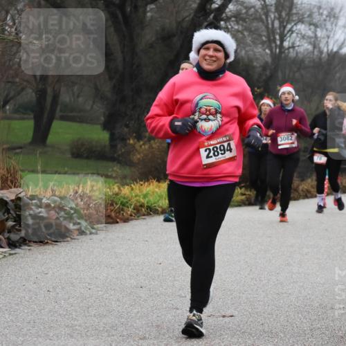 08.12.2024 - St. Pauli X-Mass-Run No. 14 Strokosch-Dieckow http://msf.ph/oto/7502506 08.12.2024 09:54:35 Laufen 14, 2894, 3082, 78, 580 meine-sportfotos.de