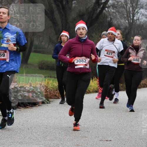 08.12.2024 - St. Pauli X-Mass-Run No. 14 Strokosch-Dieckow http://msf.ph/oto/7502507 08.12.2024 09:54:38 Laufen 1, 14, 3169, 14, 3082, 3082, 627, 2208, 580 meine-sportfotos.de