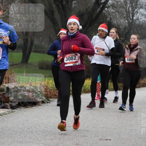 08.12.2024 - St. Pauli X-Mass-Run No. 14 Strokosch-Dieckow http://msf.ph/oto/7502512 08.12.2024 09:54:39 Laufen 14, 3169, 14, 3082, 3082, 6, 580, 17, 2208 meine-sportfotos.de
