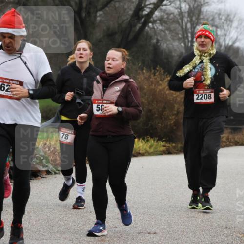08.12.2024 - St. Pauli X-Mass-Run No. 14 Strokosch-Dieckow http://msf.ph/oto/7502521 08.12.2024 09:54:41 Laufen 14, 62, 14, 78, 14, 58, 2208 meine-sportfotos.de