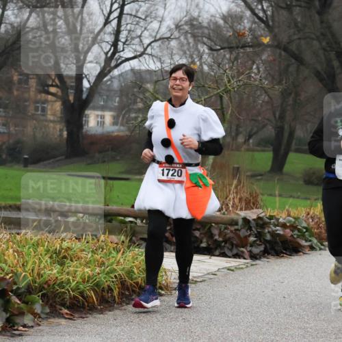08.12.2024 - St. Pauli X-Mass-Run No. 14 Strokosch-Dieckow http://msf.ph/oto/7502526 08.12.2024 09:54:50 Laufen 14, 1720 meine-sportfotos.de