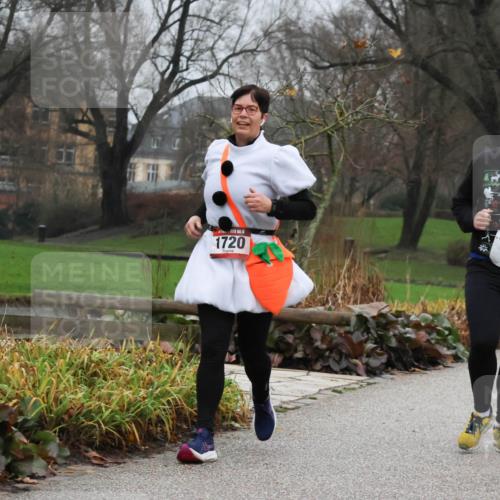 08.12.2024 - St. Pauli X-Mass-Run No. 14 Strokosch-Dieckow http://msf.ph/oto/7502530 08.12.2024 09:54:51 Laufen 14, 1720, 315 meine-sportfotos.de