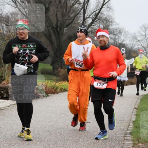 08.12.2024 - St. Pauli X-Mass-Run No. 14 Strokosch-Dieckow http://msf.ph/oto/7502534 08.12.2024 09:54:52 Laufen 1, 696, 14, 172, 2077, 1957 meine-sportfotos.de