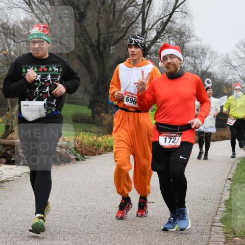 08.12.2024 - St. Pauli X-Mass-Run No. 14 Strokosch-Dieckow http://msf.ph/oto/7502535 08.12.2024 09:54:52 Laufen 696, 14, 172, 2077, 1957 meine-sportfotos.de