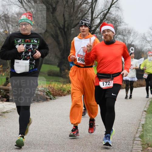 08.12.2024 - St. Pauli X-Mass-Run No. 14 Strokosch-Dieckow http://msf.ph/oto/7502537 08.12.2024 09:54:52 Laufen 696, 14, 172, 2077, 1057 meine-sportfotos.de