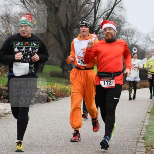08.12.2024 - St. Pauli X-Mass-Run No. 14 Strokosch-Dieckow http://msf.ph/oto/7502539 08.12.2024 09:54:52 Laufen 69, 14, 172, 56, 2077, 1957 meine-sportfotos.de