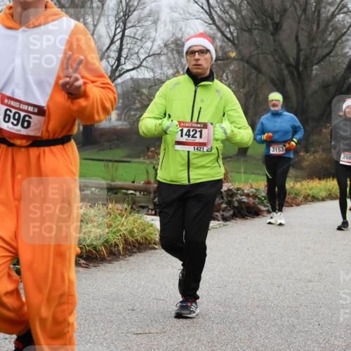 08.12.2024 - St. Pauli X-Mass-Run No. 14 Strokosch-Dieckow http://msf.ph/oto/7502544 08.12.2024 09:54:54 Laufen 14, 696, 14, 1421, 1421, 3153, 2080, 2056 meine-sportfotos.de