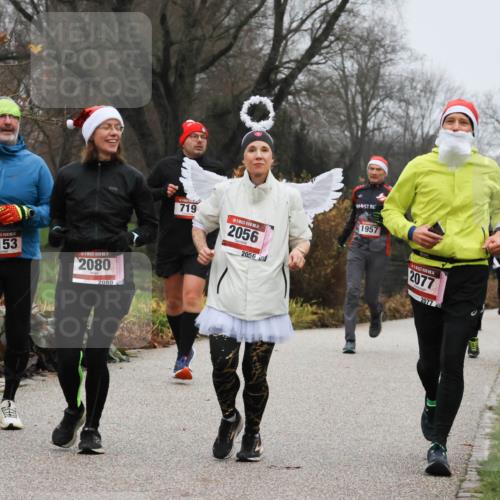 08.12.2024 - St. Pauli X-Mass-Run No. 14 Strokosch-Dieckow http://msf.ph/oto/7502550 08.12.2024 09:54:56 Laufen 3153, 2080, 2080, 719, 14, 2056, 2056, 1957, 2077, 2077 meine-sportfotos.de