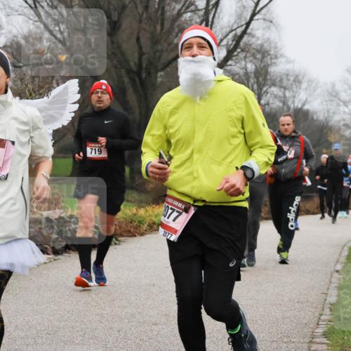 08.12.2024 - St. Pauli X-Mass-Run No. 14 Strokosch-Dieckow http://msf.ph/oto/7502557 08.12.2024 09:54:58 Laufen 14, 2056, 2056, 719, 14, 077, 2077 meine-sportfotos.de