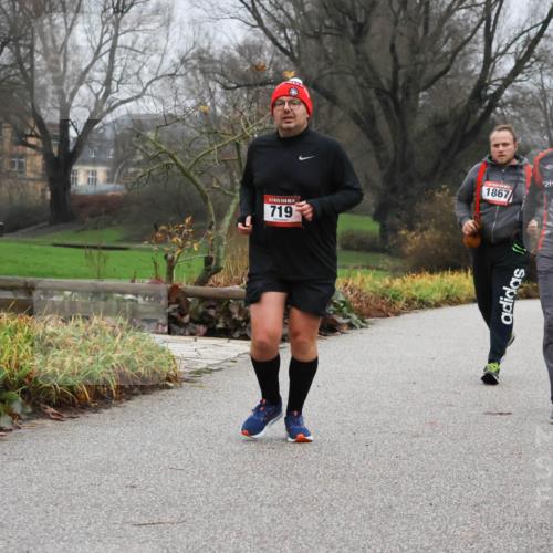 08.12.2024 - St. Pauli X-Mass-Run No. 14 Strokosch-Dieckow http://msf.ph/oto/7502559 08.12.2024 09:54:59 Laufen 14, 719, 1867, 1957 meine-sportfotos.de