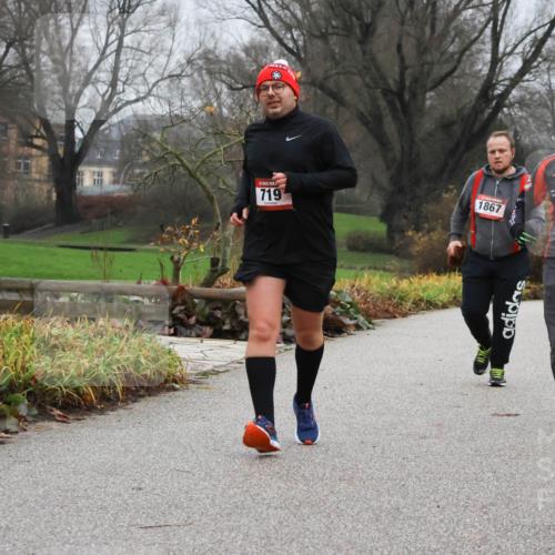 08.12.2024 - St. Pauli X-Mass-Run No. 14 Strokosch-Dieckow http://msf.ph/oto/7502563 08.12.2024 09:54:59 Laufen 719, 1867, 1957 meine-sportfotos.de