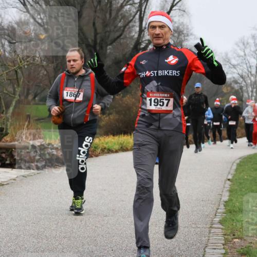 08.12.2024 - St. Pauli X-Mass-Run No. 14 Strokosch-Dieckow http://msf.ph/oto/7502566 08.12.2024 09:55:01 Laufen 14, 9, 1867, 14, 1957 meine-sportfotos.de