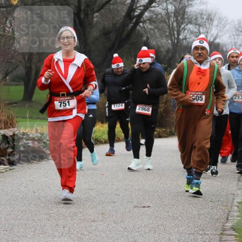 08.12.2024 - St. Pauli X-Mass-Run No. 14 Strokosch-Dieckow http://msf.ph/oto/7502578 08.12.2024 09:55:08 Laufen 14, 751, 1124, 2968, 14, 605, 2435 meine-sportfotos.de