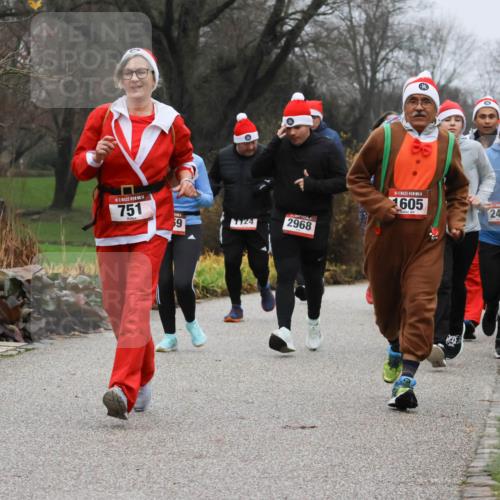 08.12.2024 - St. Pauli X-Mass-Run No. 14 Strokosch-Dieckow http://msf.ph/oto/7502579 08.12.2024 09:55:08 Laufen 4, 14, 751, 69, 1124, 2968, 14, 1605, 2435, 2505 meine-sportfotos.de