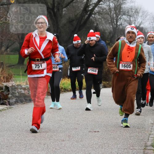 08.12.2024 - St. Pauli X-Mass-Run No. 14 Strokosch-Dieckow http://msf.ph/oto/7502581 08.12.2024 09:55:08 Laufen 14, 751, 969, 1124, 2968, 1605, 2435, 210, 2505, 2504 meine-sportfotos.de