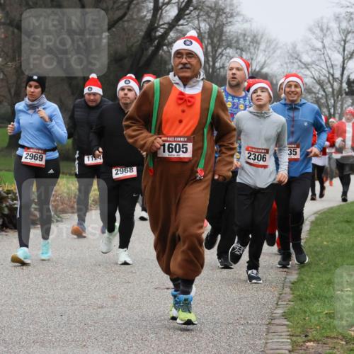 08.12.2024 - St. Pauli X-Mass-Run No. 14 Strokosch-Dieckow http://msf.ph/oto/7502583 08.12.2024 09:55:09 Laufen 2969, 1124, 2968, 14, 1605, 2306, 35, 2504 meine-sportfotos.de