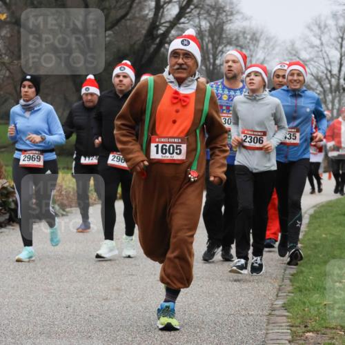 08.12.2024 - St. Pauli X-Mass-Run No. 14 Strokosch-Dieckow http://msf.ph/oto/7502588 08.12.2024 09:55:10 Laufen 00, 1124, 296, 2969, 14, 1605, 4, 4, 30, 35, 2306 meine-sportfotos.de