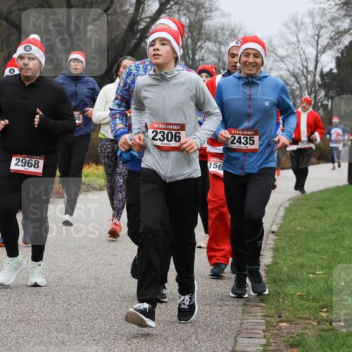 08.12.2024 - St. Pauli X-Mass-Run No. 14 Strokosch-Dieckow http://msf.ph/oto/7502590 08.12.2024 09:55:11 Laufen 2968, 08, 14, 2306, 14, 2435, 250, 156 meine-sportfotos.de