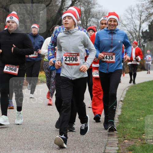 08.12.2024 - St. Pauli X-Mass-Run No. 14 Strokosch-Dieckow http://msf.ph/oto/7502592 08.12.2024 09:55:11 Laufen 2968, 08, 14, 2306, 14, 2435, 156, 2504 meine-sportfotos.de