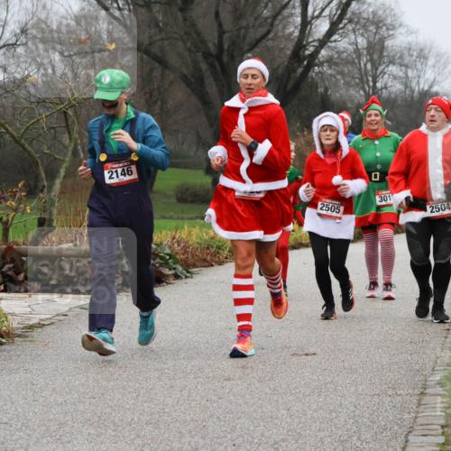 08.12.2024 - St. Pauli X-Mass-Run No. 14 Strokosch-Dieckow http://msf.ph/oto/7502595 08.12.2024 09:55:17 Laufen 2146, 2505, 301, 2504, 78 meine-sportfotos.de