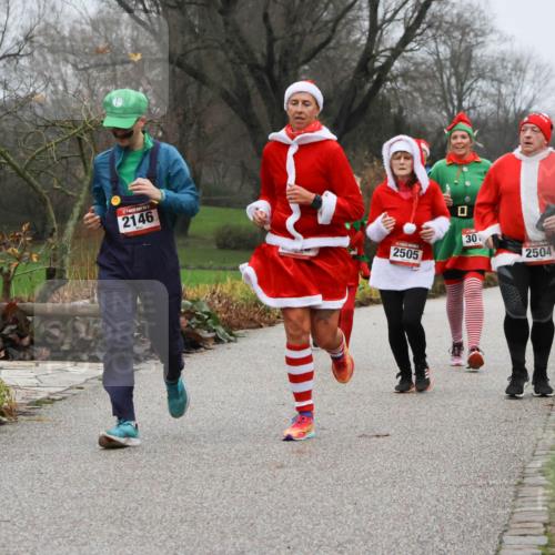 08.12.2024 - St. Pauli X-Mass-Run No. 14 Strokosch-Dieckow http://msf.ph/oto/7502597 08.12.2024 09:55:17 Laufen 2146, 2505, 30, 3115, 2504 meine-sportfotos.de