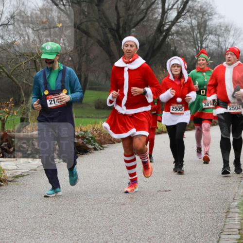08.12.2024 - St. Pauli X-Mass-Run No. 14 Strokosch-Dieckow http://msf.ph/oto/7502598 08.12.2024 09:55:17 Laufen 214, 30, 2505, 2504 meine-sportfotos.de