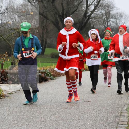 08.12.2024 - St. Pauli X-Mass-Run No. 14 Strokosch-Dieckow http://msf.ph/oto/7502601 08.12.2024 09:55:17 Laufen 2146, 2505, 3010, 2504 meine-sportfotos.de