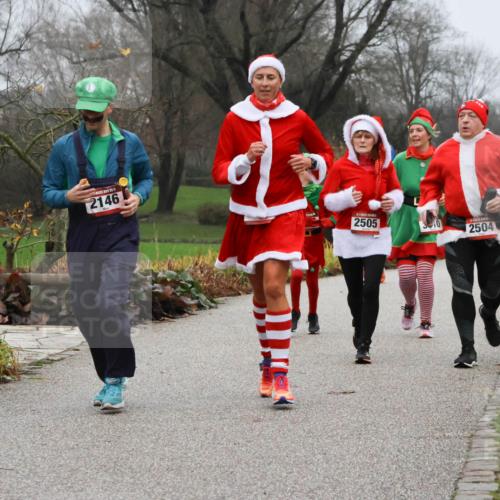 08.12.2024 - St. Pauli X-Mass-Run No. 14 Strokosch-Dieckow http://msf.ph/oto/7502602 08.12.2024 09:55:17 Laufen 2146, 2505, 310, 3175, 2504 meine-sportfotos.de