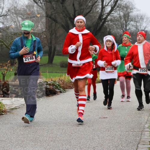 08.12.2024 - St. Pauli X-Mass-Run No. 14 Strokosch-Dieckow http://msf.ph/oto/7502605 08.12.2024 09:55:17 Laufen 2146, 2505, 2504 meine-sportfotos.de