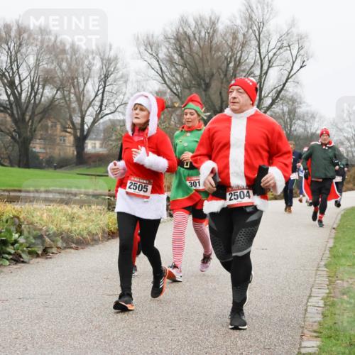 08.12.2024 - St. Pauli X-Mass-Run No. 14 Strokosch-Dieckow http://msf.ph/oto/7502606 08.12.2024 09:55:20 Laufen 2505, 301, 2504 meine-sportfotos.de