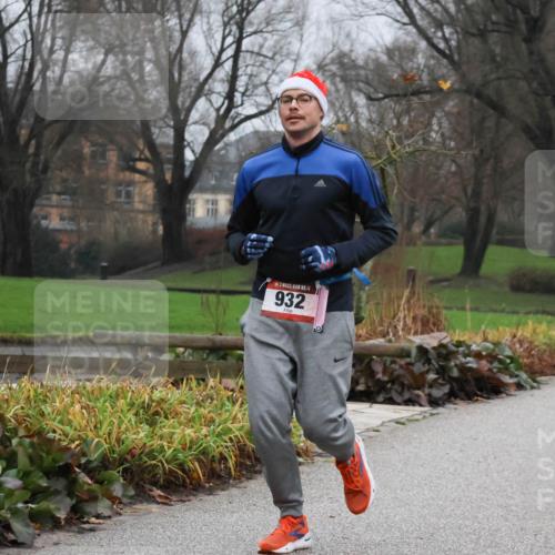 08.12.2024 - St. Pauli X-Mass-Run No. 14 Strokosch-Dieckow http://msf.ph/oto/7502617 08.12.2024 09:55:23 Laufen 14, 932, 3114 meine-sportfotos.de