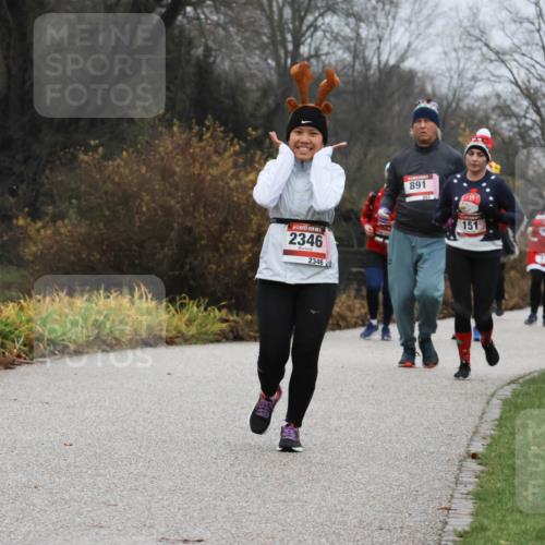 08.12.2024 - St. Pauli X-Mass-Run No. 14 Strokosch-Dieckow http://msf.ph/oto/7502629 08.12.2024 09:55:32 Laufen 2346, 2346, 891, 100, 151 meine-sportfotos.de