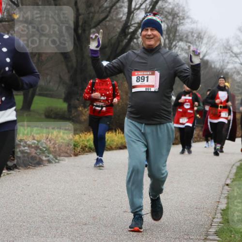08.12.2024 - St. Pauli X-Mass-Run No. 14 Strokosch-Dieckow http://msf.ph/oto/7502660 08.12.2024 09:55:39 Laufen 14, 151, 14, 891, 891 meine-sportfotos.de
