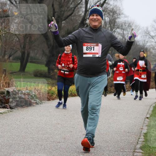08.12.2024 - St. Pauli X-Mass-Run No. 14 Strokosch-Dieckow http://msf.ph/oto/7502668 08.12.2024 09:55:39 Laufen 14, 891, 891, 11, 451 meine-sportfotos.de