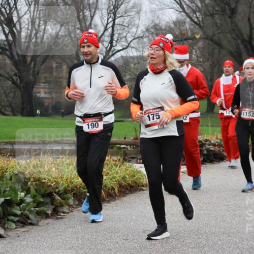 08.12.2024 - St. Pauli X-Mass-Run No. 14 Strokosch-Dieckow http://msf.ph/oto/7502684 08.12.2024 09:55:56 Laufen 14, 190, 14, 175, 129, 1152, 195, 1153 meine-sportfotos.de