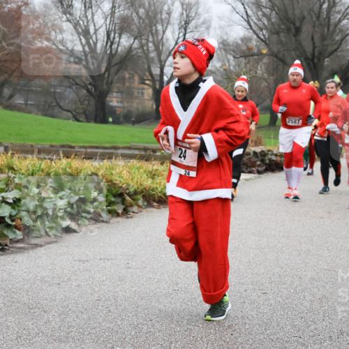 08.12.2024 - St. Pauli X-Mass-Run No. 14 Strokosch-Dieckow http://msf.ph/oto/7502710 08.12.2024 09:56:03 Laufen 24, 24, 2587 meine-sportfotos.de