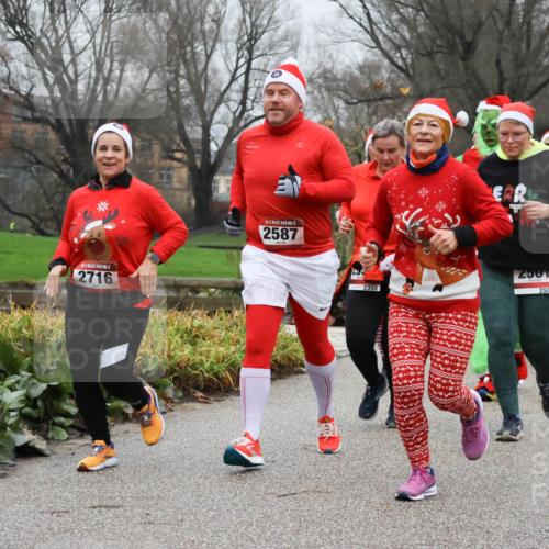 08.12.2024 - St. Pauli X-Mass-Run No. 14 Strokosch-Dieckow http://msf.ph/oto/7502717 08.12.2024 09:56:05 Laufen 24, 14, 2716, 14, 2587, 2350, 2501, 2501, 178, 690, 92 meine-sportfotos.de