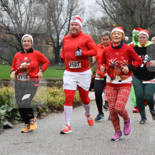 08.12.2024 - St. Pauli X-Mass-Run No. 14 Strokosch-Dieckow http://msf.ph/oto/7502719 08.12.2024 09:56:05 Laufen 700, 14, 2716, 14, 2587, 2350, 2501, 478, 690, 892 meine-sportfotos.de