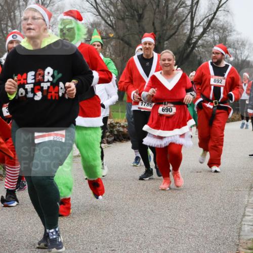 08.12.2024 - St. Pauli X-Mass-Run No. 14 Strokosch-Dieckow http://msf.ph/oto/7502723 08.12.2024 09:56:07 Laufen 2350, 244, 2501, 1786, 690, 892 meine-sportfotos.de