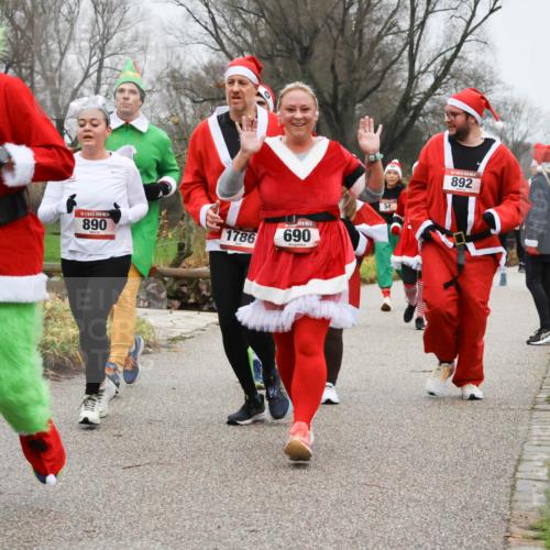 08.12.2024 - St. Pauli X-Mass-Run No. 14 Strokosch-Dieckow http://msf.ph/oto/7502725 08.12.2024 09:56:08 Laufen 14, 309, 4, 890, 1786, 690, 892 meine-sportfotos.de