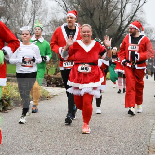 08.12.2024 - St. Pauli X-Mass-Run No. 14 Strokosch-Dieckow http://msf.ph/oto/7502730 08.12.2024 09:56:08 Laufen 14, 309, 890, 1786, 690, 892 meine-sportfotos.de