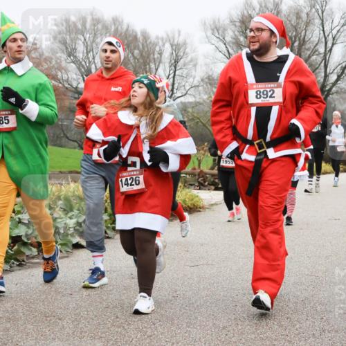 08.12.2024 - St. Pauli X-Mass-Run No. 14 Strokosch-Dieckow http://msf.ph/oto/7502733 08.12.2024 09:56:10 Laufen 14, 885, 5333, 3, 14, 892, 14, 1426, 1955, 1058 meine-sportfotos.de